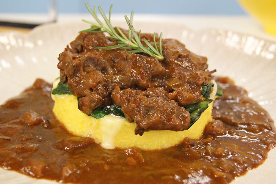 Ossobuco com Polenta de Queijo e Espinafre