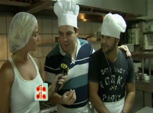 Mônica Apor e dupla sertaneja se arriscam em cozinha