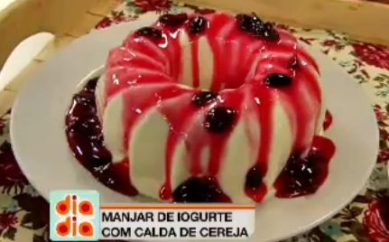 Manjar de Iogurte com Cerejas Frescas