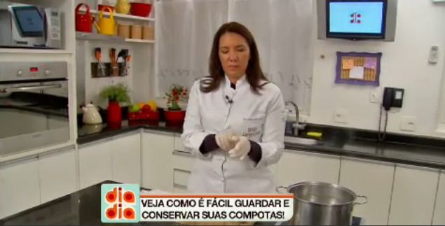 Veja como esterilizar os vidros dos doces feitos em casa