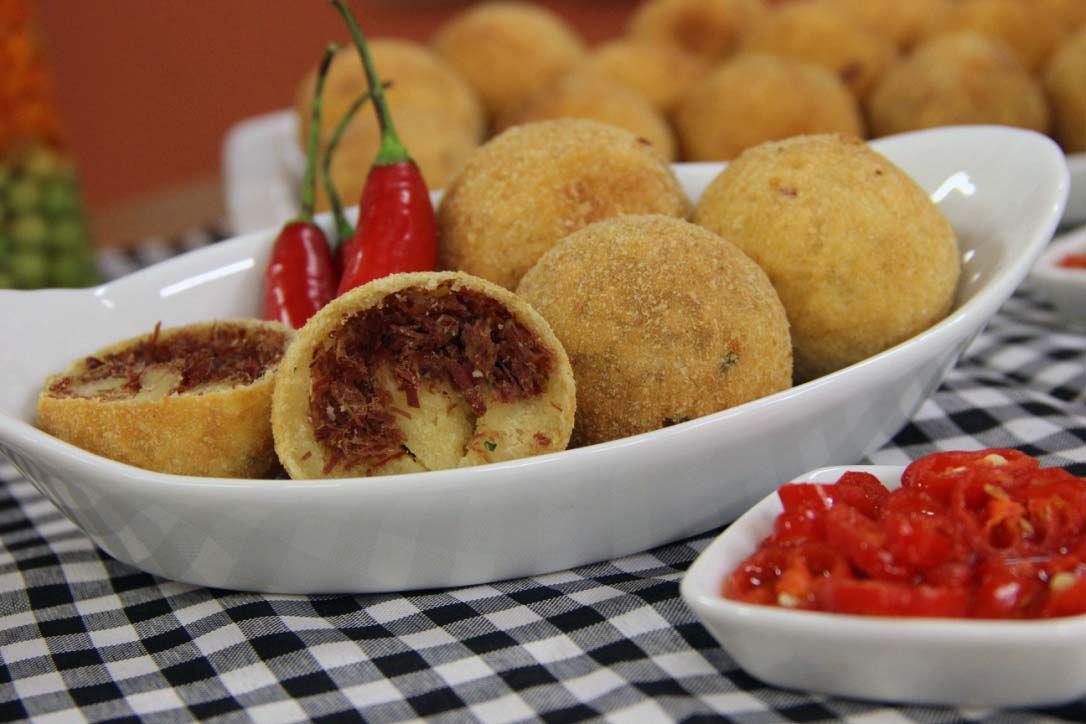 Receita De Bolinho De Mandioca Carne Seca Dia Dia Band Br