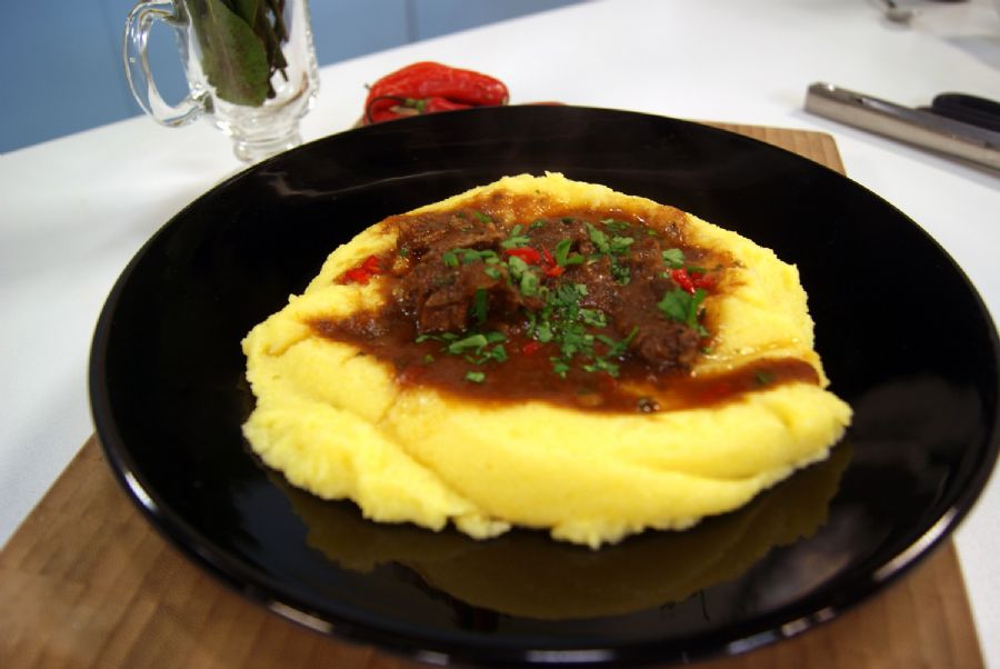 Ossobuco ao Vinho com Polenta