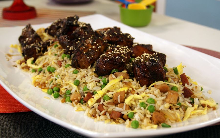 Arroz à Oriental com Costela Suína Laqueada