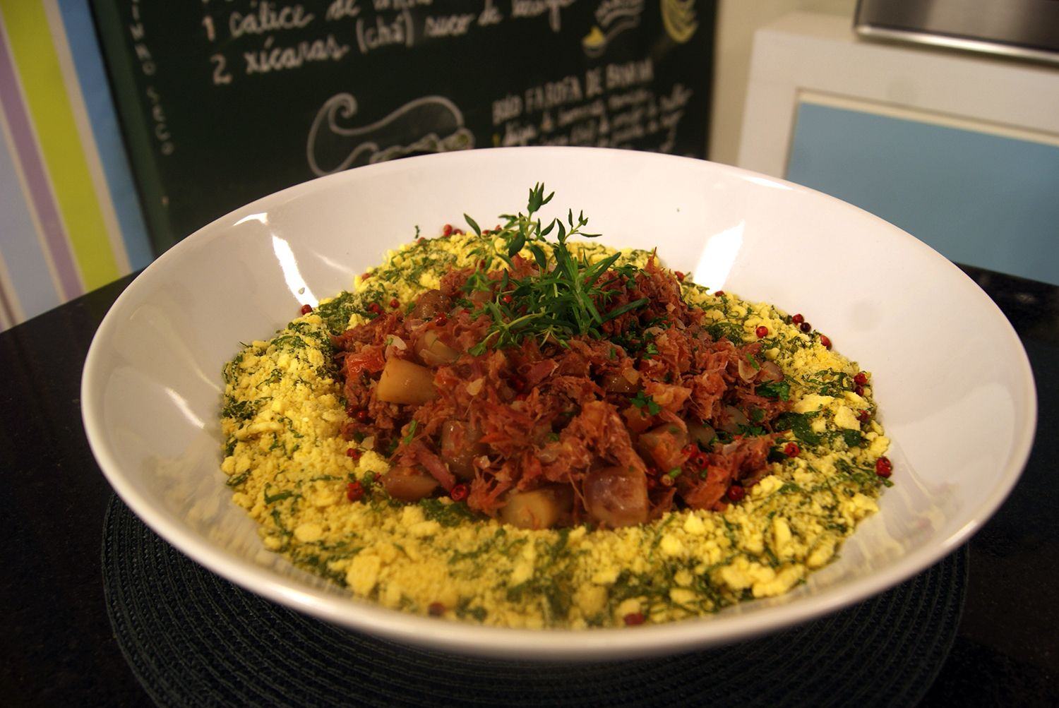 Ensopado de Carne Seca e Pinhão Farofa de Couve Band Receitas