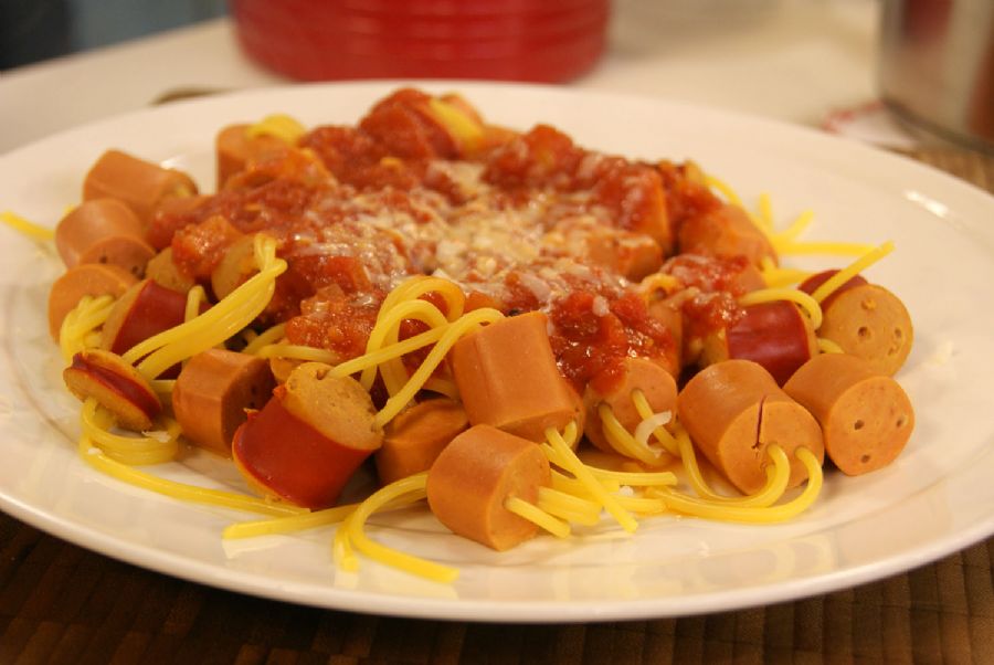 Macarrão Entrelaçado com Salsicha