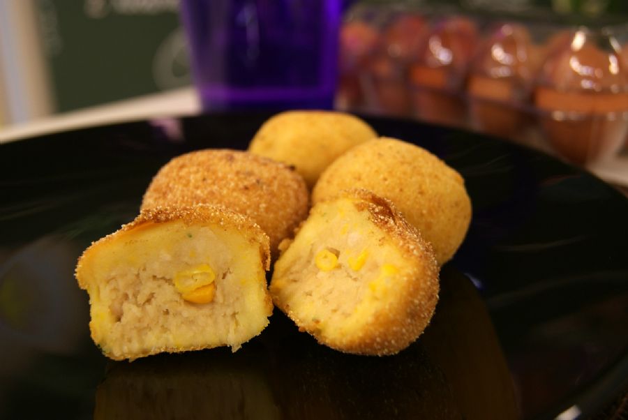 Bolinho de Milho com Frango