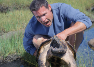 O biólogo Jeff Corwin