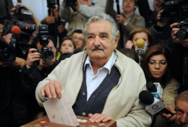 O ex-guerrilheiro José Mujica, da esquerdista Frente Ampla, é considerado um dos favoritos na disputa