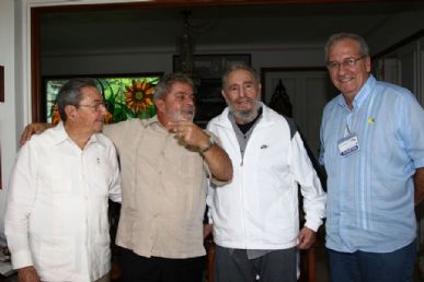 Raul Castro, Lula, Fidel Castro e Franklin Martins durante visita de Lula a Cuba em fevereiro