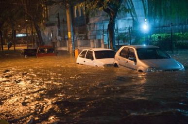 Chuva que cai deste a noite de segunda-feira é a maior já registrada no Rio de Janeiro