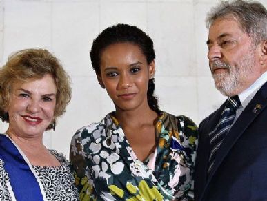 A atriz Taís Araújo com o presidente Lula e a primeira-dama Marisa Letícia