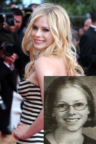 Avril Lavigne era bem diferente. A cantora usava óculos e o cabelo no ombro. Irreconhecível!