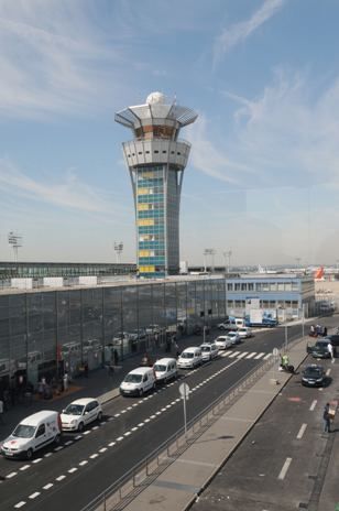 Cerca de 50% dos  voos do aeroporto parisiense de Orly  serão cancelados por conta da  greve de controladores aéreos na França