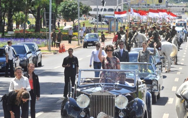 O cerimonial do Itamaraty promoveu dois ensaios da cerimônia de posse de Dilma. Uma funcionária do Senado substituiu a presidente.