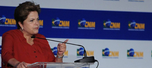Dilma é vaiada em encontro com prefeitos