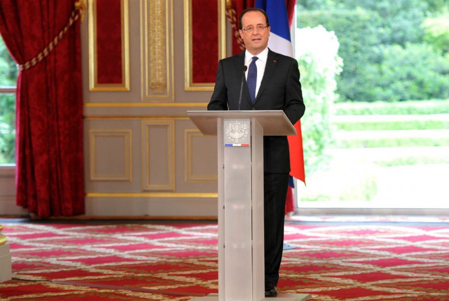 Hollande assume presidência em cerimônia de posse na França