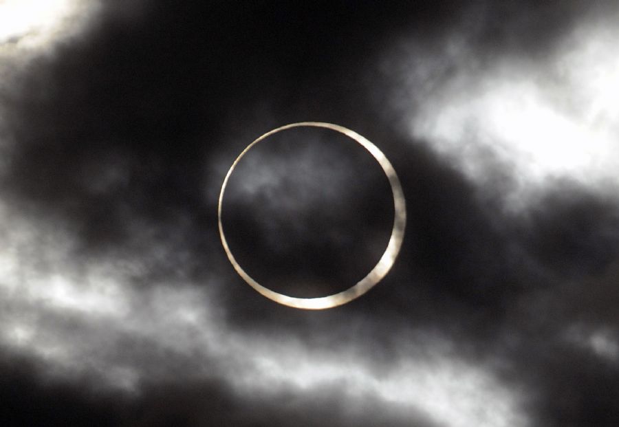 China e Japão observam eclipse solar