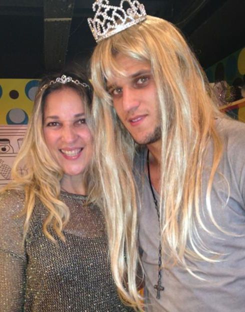 Rafael Moura posou de Rapunzel ao lado da mãe / Reprodução/Twitter