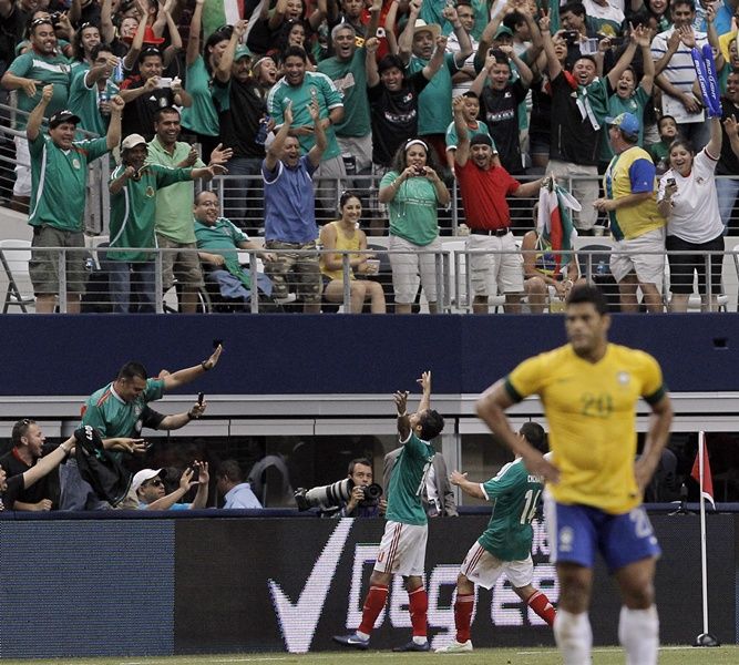 Aos 21 minutos da primeira etapa, Giovani dos Santos fez bela jogada e abriu o placar para os mexicanos / Brandon Wade/AFP