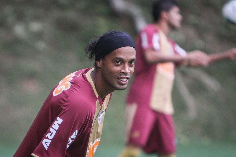 Ronaldinho sorri com a camisa do Galo / Bruno Cantini/Flickr Atlético-MG