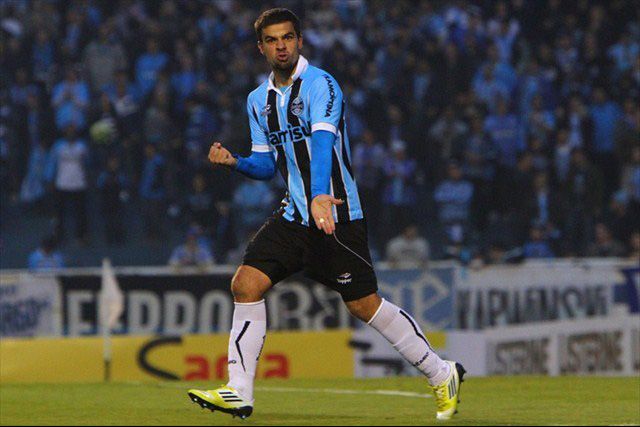 André Lima comemora gol do Grêmio na vitória diante do Corinthians no estádio Olímpico / Divulgação/Site Grêmio