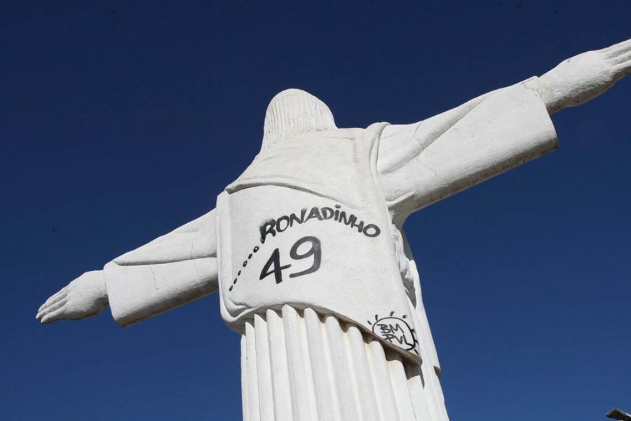 Cristo pichado com nome errado de Ronaldinho / Mauricio de Souza/Hoje em Dia/Futura Press