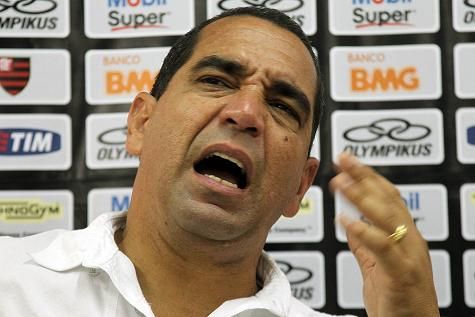 Zinho também rebateu o fato de que os jogadores tenham subido para o profissional por pressão de dirigentes / Mauricio Val/ VIPCOMM