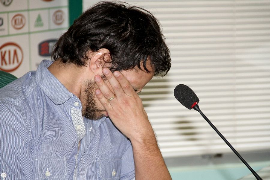 Valdivia teve que falar pausadamente para evitar o choro durante a entrevista / Agif/Folhapress