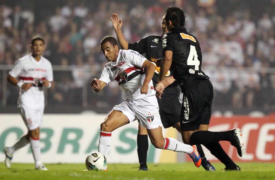 Lucas fez gol no fim e salvou o São Paulo / Wander Roberto/ VIPPCOMM