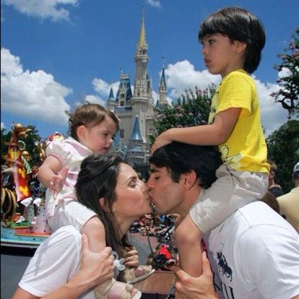 Kaká e Carol Celico com os filhos do casal