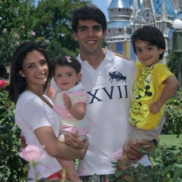 Kaká e Carol Celico com os filhos do casal