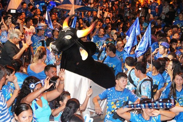 Cultura popular do Caprichoso invade as ruas 