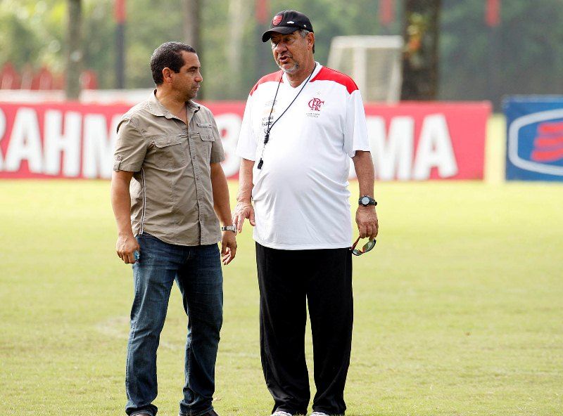 Zinho e Joel Santana conversam durante treino do Flamengo / Márcia Feitosa/Vipcomm