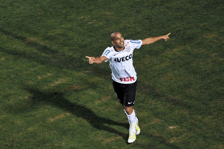 Emerson Sheik marcou os dois gols do Corinthians na finalíssima da Libertadores / Nelson Almeida/AFP