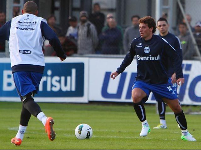 Elano será mantido entre os titulares do Grêmio / Divulgação/Site Grêmio