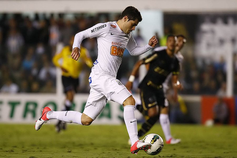 Miralles atua no empate sem gols do Santos diante do Botafogo nesta quarta-feira na Vila Belmiro / Ricardo Saibun/Santos FC