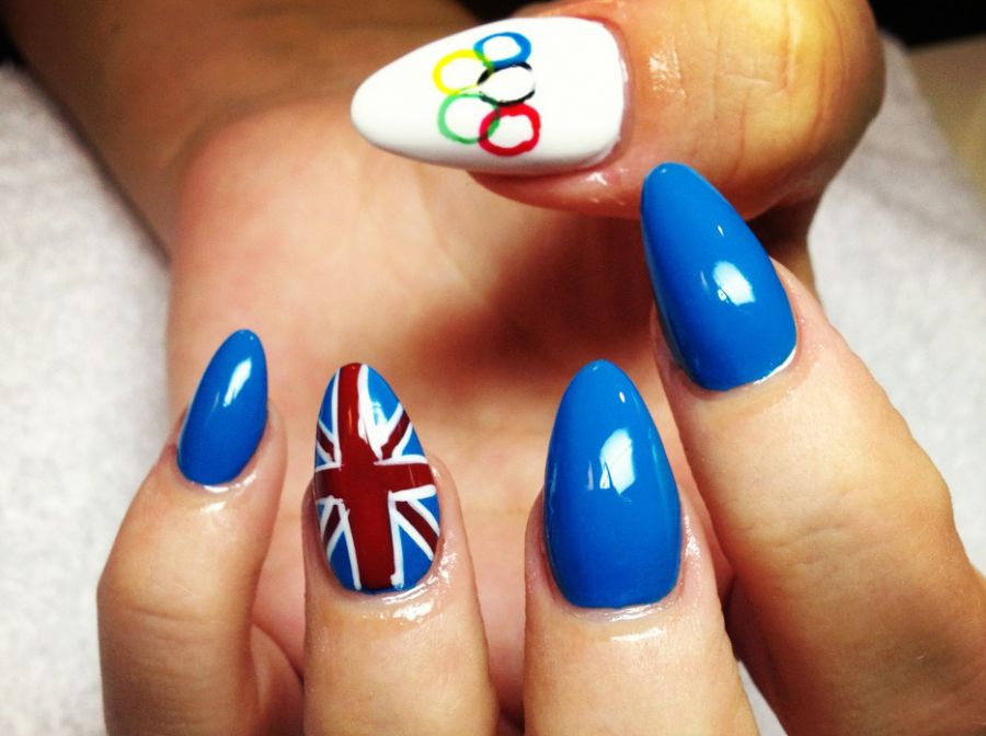 Unhas de Lily Allen em homenagem às Olimpíadas de Londres / Divulgação/Twitter