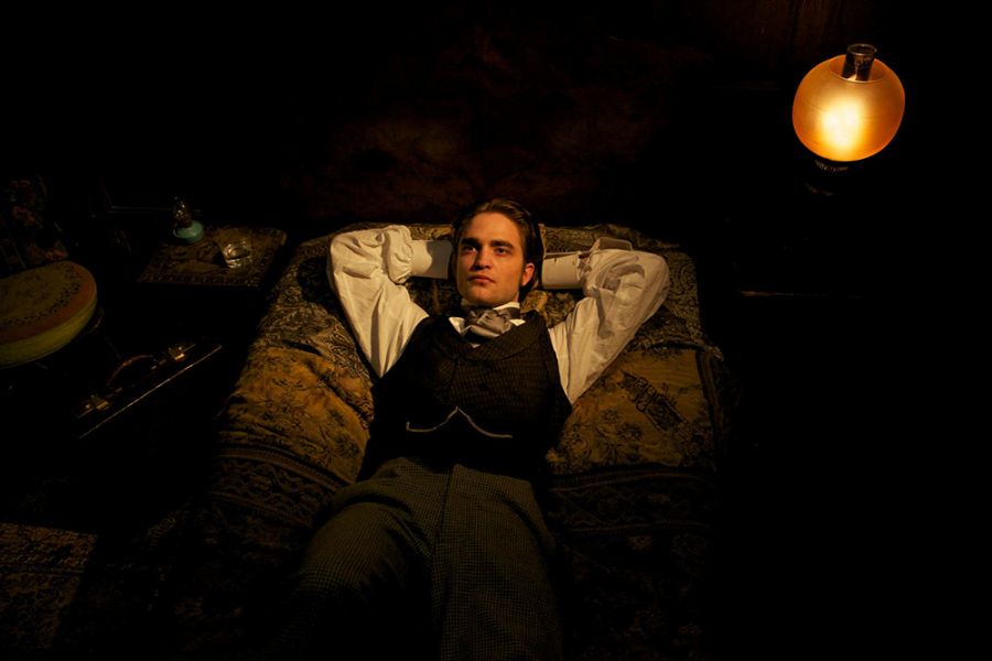 Robert Pattinson em cena de Bel Ami / Divulgação/Redwave