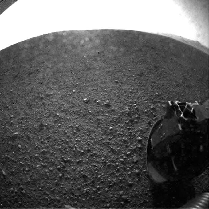 Robô Curiosity enviou primeiras imagens assim que pousou no solo de Marte / JPL-Caltech Television/ AFP