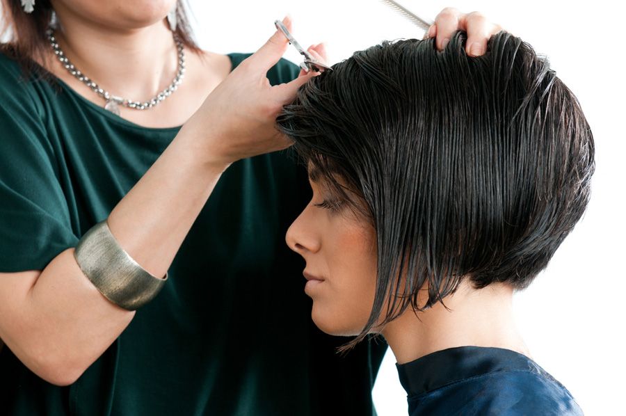 Para as mulheres que gostam de cabelos curtos, os assimétricos continuarão fazendo sucesso em 2013 / Shutterstock