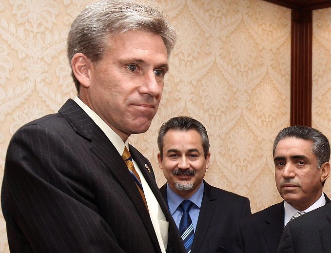 Registro de Christopher Stevens (primeiro da esquerda para direita) em junho de 2012 / AFP