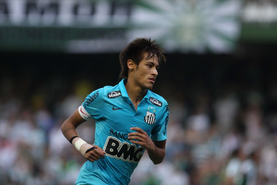 Neymar será desfalque do Santos no duelo contra a Lusa / Geraldo Bubniak/Fotoarena/Folhapress