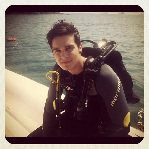 Luan Santana equipado para o mergulho / Facebook oficial