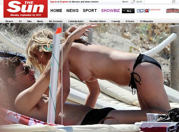 Kate Moss faz topless enquanto namora / Reprodução/The Sun
