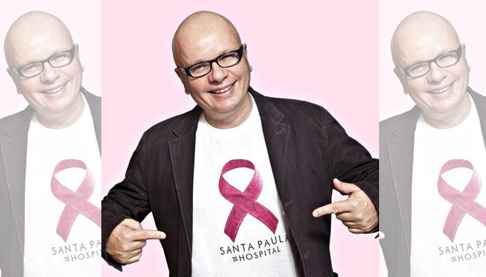 Marcelo Tas veste a camisa contra o câncer de mama / Reprodução/ Twitter
