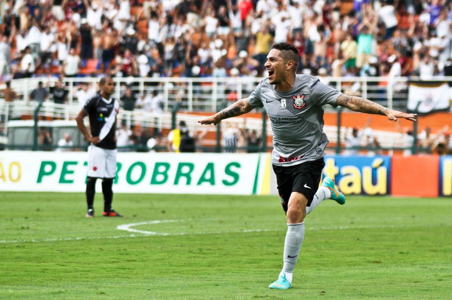 Guerrero vibra com gol sobre o Vasco: peruano marcou o único do jogo e garantiu a vitória do Timão / Ale Vianna/Brazil Photo Press/Folhapress