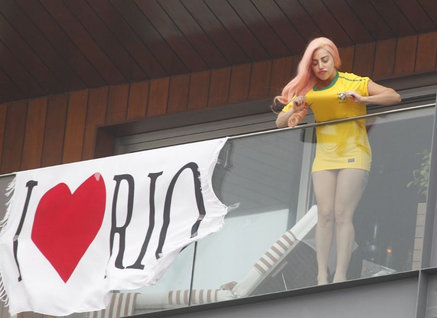Lady Gaga veste camiseta do Brasil para fãs / Delson Silva/AgNews