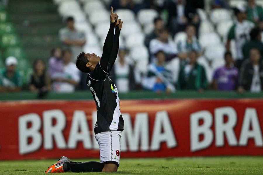Romário comemora gol de empate do Vasco / Heuler Andrey/Agif/Folhapress