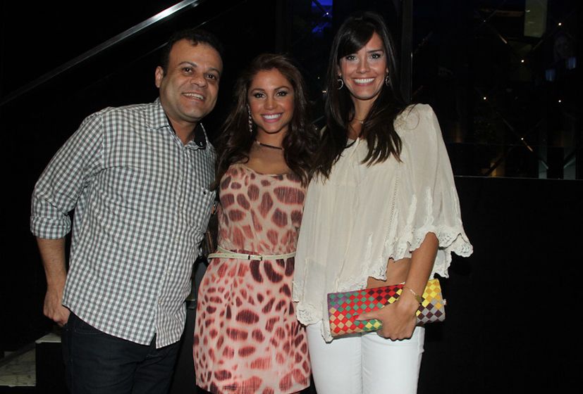 Maria Melilo posa com os ex-BBBs Daniel e Talula / Amauri Nehn/AgNews