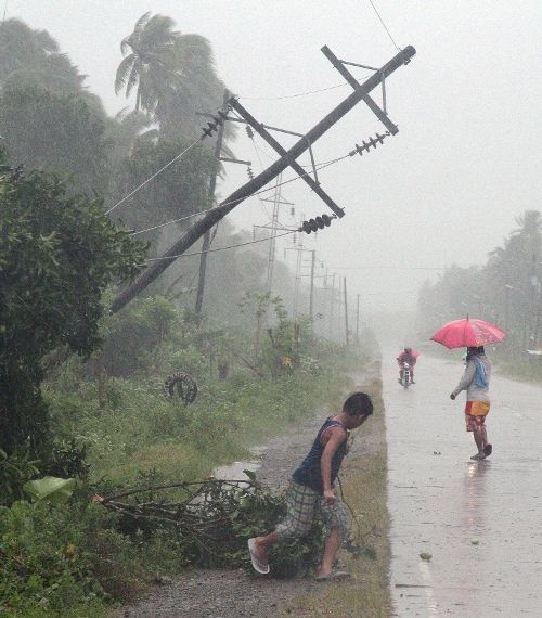 O tufão Bopha foi o mais forte a atingir o país neste ano